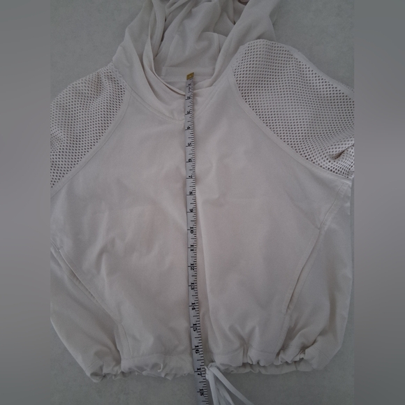 Lululemon/ Catch A Breeze/ Slightly Cropped Pullover/ Approx. Size US M/6 - Picture 13 of 15